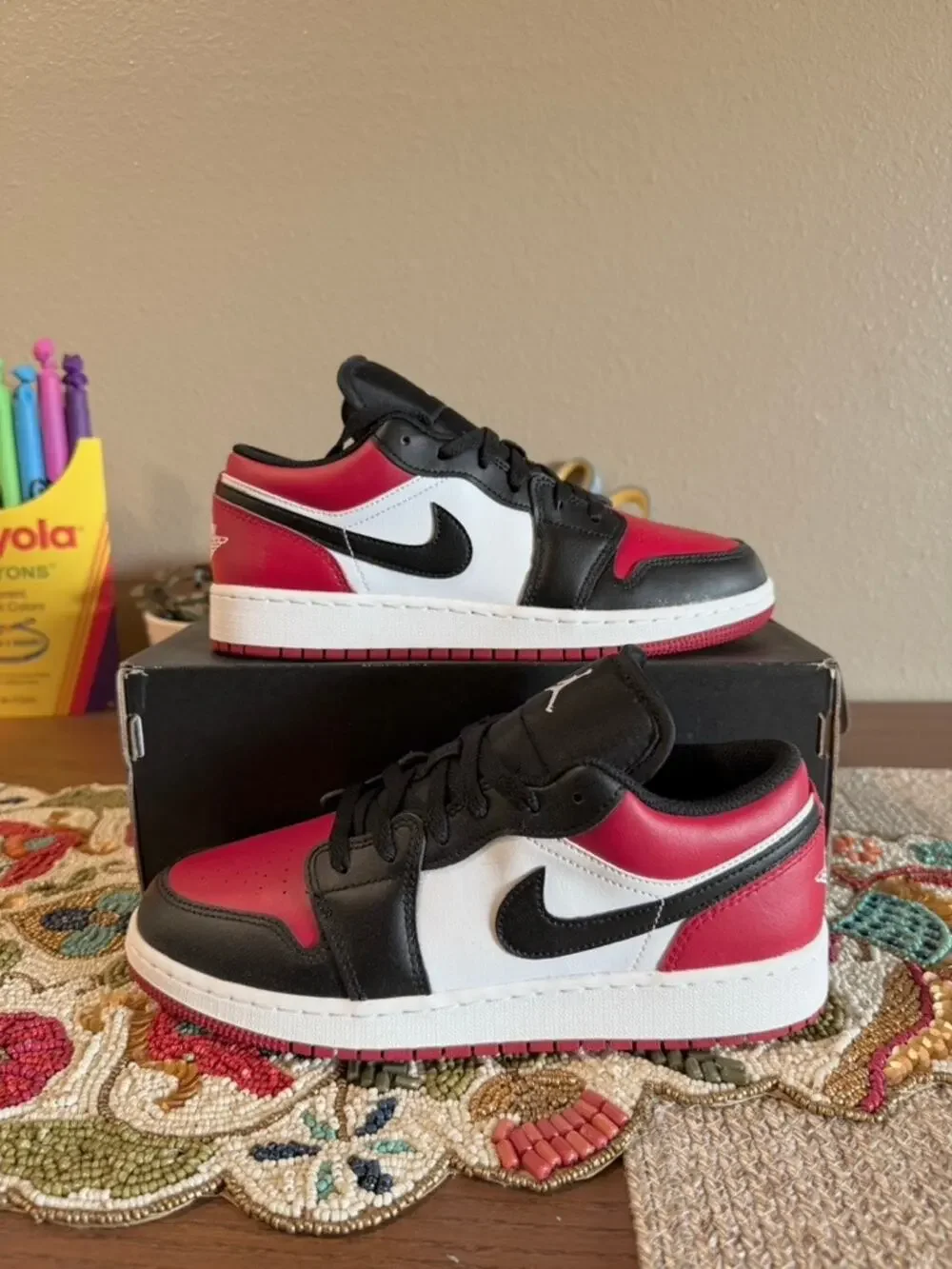 Jordan 1 Low Bred Toe GS Gym Red Black White Varsity Chicago Team 553560 612